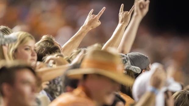 Texas Fan Broll 85